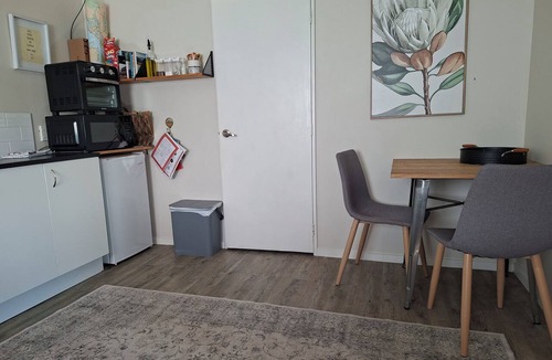 Nelson Region Cottage | Peaceful Country Cottage in Aniseed Valley, Pet friendly!