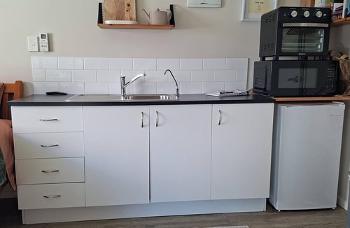 Nelson Region Cottage | Peaceful Country Cottage in Aniseed Valley, Pet friendly!