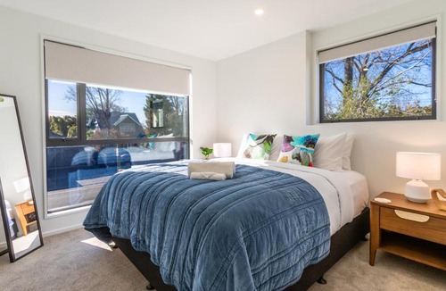 Linwood House | Peaceful Family CBD Stay with Car Park & EV charger