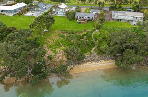 Surfdale House | Peaceful Picnic Bay - Surfdale Holiday Home