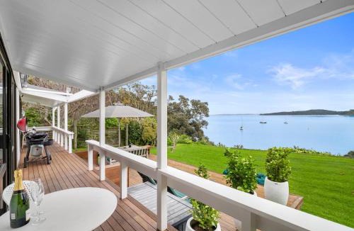 Surfdale House | Peaceful Picnic Bay - Surfdale Holiday Home