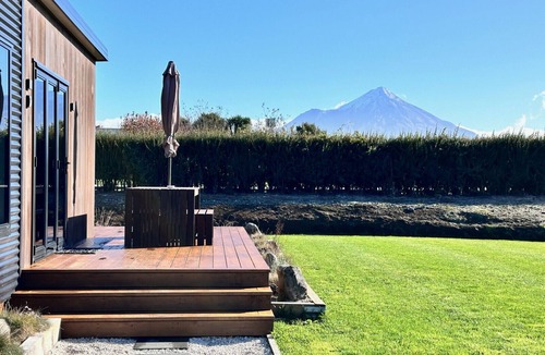 Stratford House | Peachy on Pembroke - 9 hole Mini Putt with gorgeous views