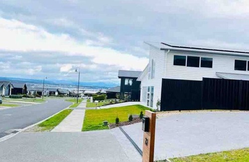 Nukuhau House | Penny Retreat with 1 Bedroom