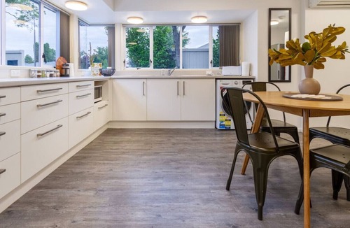 Burnside House | Perfect 1-Bedroom Retreat Near the Airport