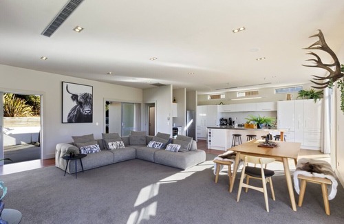 Arthur's Point House | Perfect for families, this spacious home with spa pool is perfect for relaxation or adventure.