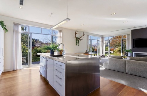 Arthur's Point House | Perfect for families, this spacious home with spa pool is perfect for relaxation or adventure.