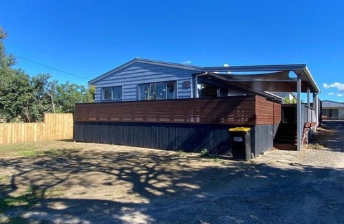 Whangamata House | Perfect Holiday Bach – Walk to Beach & Town