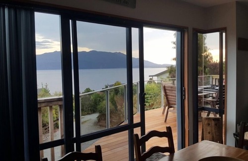 Moana House | PET FRIENDLY HOLIDAY HOME WITH AMAZING VIEWS OF LAKE BRUNNER