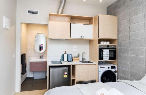 Petone Apartment | Petone City Studio with Balcony