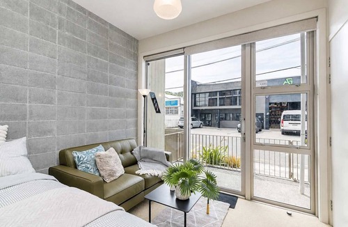 Petone Apartment | Petone Studio | Balcony + Full Kitchen