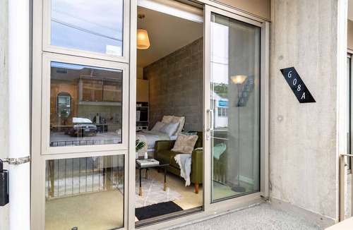 Petone Apartment | Petone Studio | Balcony + Full Kitchen