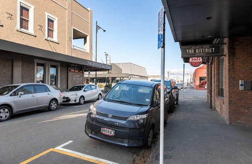 Petone Apartment | Petone Studio Stay | Balcony + Bath and Tub