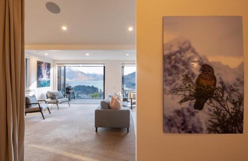 Queenstown City Centre Villa | Picture Point Villa 10B