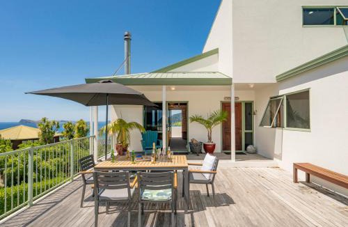 Tairua House | Picturesque on Paku - Tairua Holiday Home