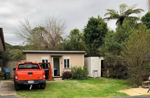 Okere Falls House | Piwakawaka Cottage. - At Peace With the World