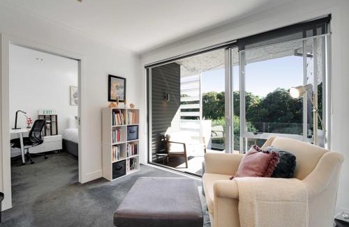Eden Terrace Apartment | Plush Parkside Comfort Free CarPark Balcony 2BR2BA