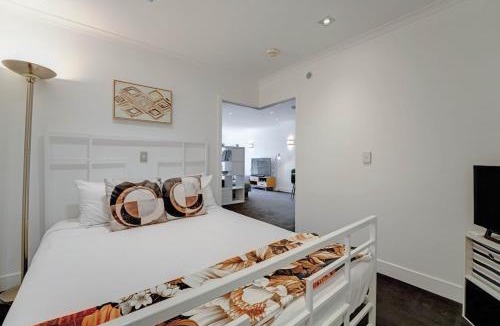 Eden Terrace Apartment | Plush Parkside Comfort Free CarPark Balcony 2BR2BA