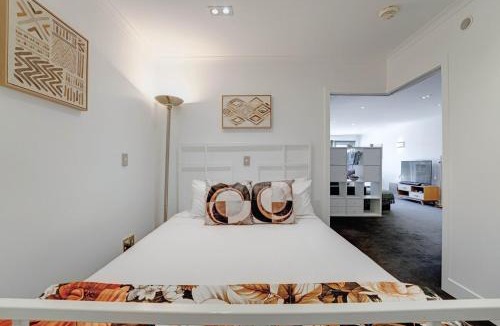 Eden Terrace Apartment | Plush Parkside Comfort Free CarPark Balcony 2BR2BA