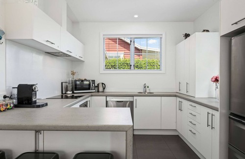 Waihi Beach House | Pohutukawa Cottage Escape to paradise at this stylish Waihi Beach holiday home!