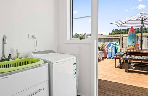 Waihi Beach House | Pohutukawa Cottage Escape to paradise at this stylish Waihi Beach holiday home!