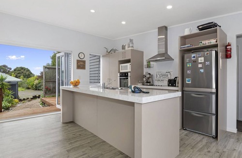 Mangawhai Heads House | Pohutukawa Peace - Mangawhai Holiday Home