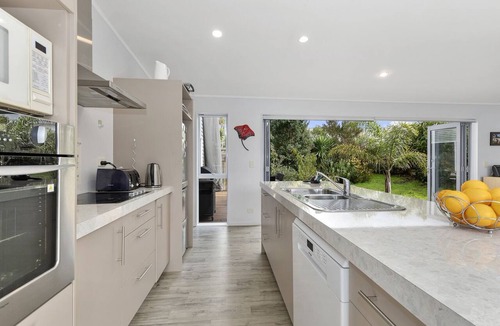 Mangawhai Heads House | Pohutukawa Peace - Mangawhai Holiday Home