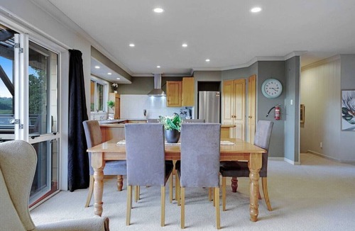 Pokeno House | Pokeno Country Retreat | Spa, BBQ and Rural Views