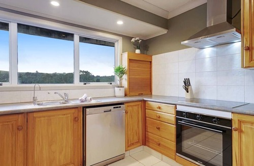 Pokeno House | Pokeno Country Retreat | Spa, BBQ and Rural Views