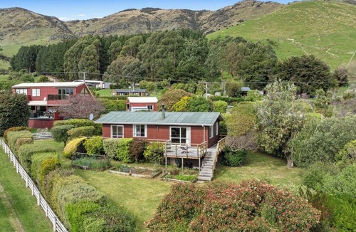 Port Levy House | Port Levy Retreat with large section