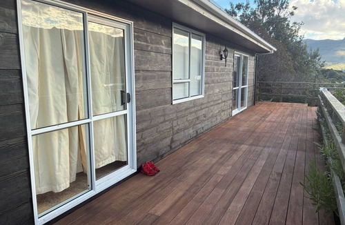 Port Levy House | Port Levy Retreat with large section
