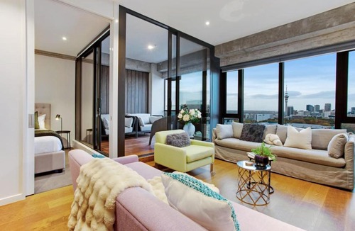 Newton Apartment | Premium Cityscape Abode w Skytower view & Parking