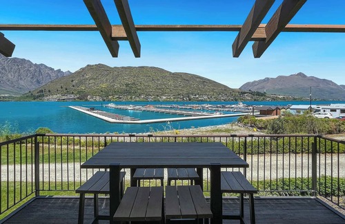 Frankton Apartment | Premium Lakefront 2 Bedroom Apartment Marina 205