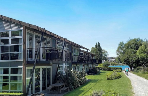 Frankton Apartment | Premium Lakefront 2 Bedroom Apartment Marina 205