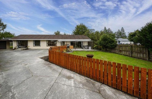Oxford House | Private access with shower & toilet