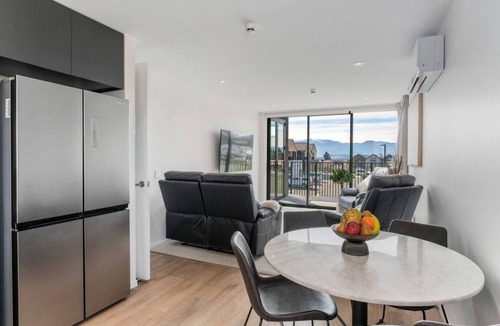 Wanaka Apartment | Private Balcony, 2 Bathroom, Free Washer Dryer