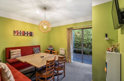 Linwood House | 🎞️ Private Cinema, Games Room, 6 Ensuites.Superhost,Free Parking, MiniGolf