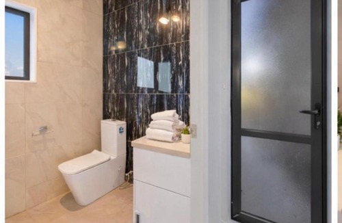 Papatoetoe House | Private Ground Floor 3-Bedroom Suite
