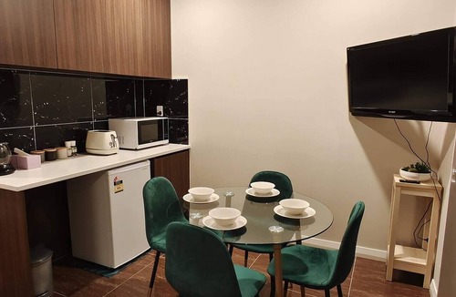 Pinehill Apartment | Private Modern 2 bedroom Unit in Central Albany