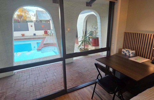 Cambridge Apartment | Private Oasis Studio | Pool Views, Split King & Rugby TV