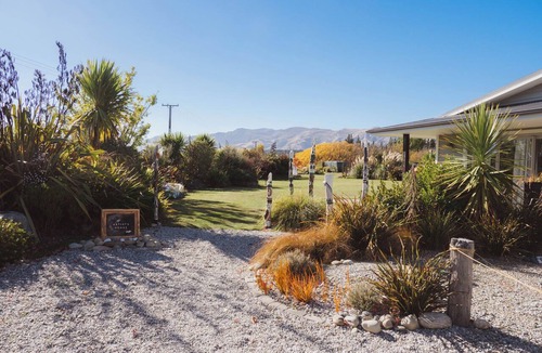 Luggate House | Private & Peaceful Riverside Art House with Sauna | 10 Minutes From Wānaka