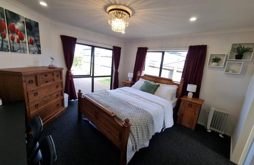 Newlands Bed & Breakfast | Private Room with Harbour View
