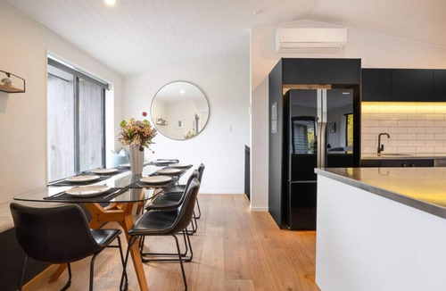 Queenstown House | Private Sauna & Cold Plunge | Spacious, Close To Town | Queenstown Hill Location