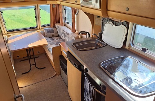 Tauranga House | Private Self-Contained Caravan – 250m from Tauranga Hospital