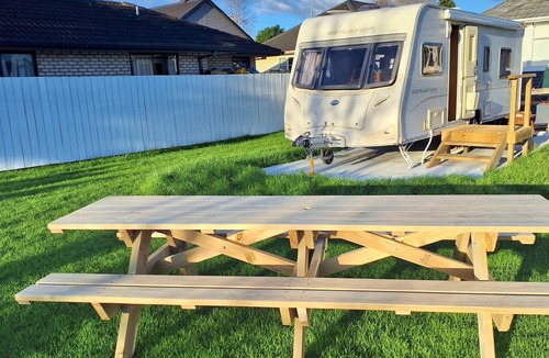 Tauranga House | Private Self-Contained Caravan – 250m from Tauranga Hospital