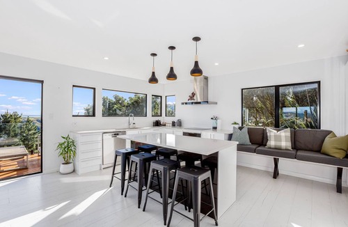 Porirua House | Private Spa, Harbour Views & Trails – Piri's Place