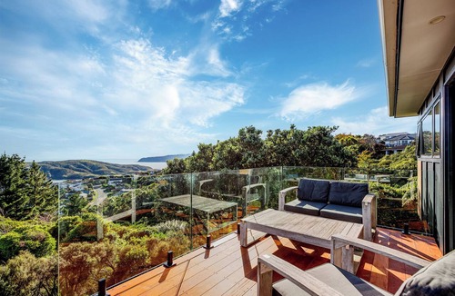 Porirua House | Private Spa, Harbour Views & Trails – Piri's Place