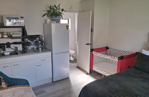 Paraparaumu Apartment | Private Studio providing a comfortable space