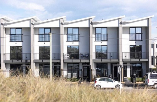 New Brighton House | Private studio room over the road from the beach, 2 mins to hot pools