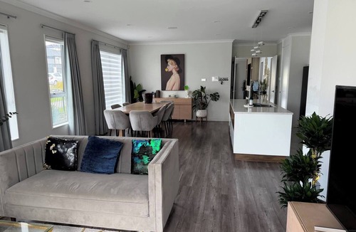 Auckland House | Private wonderful 6 Bedroom House in Flatbush
