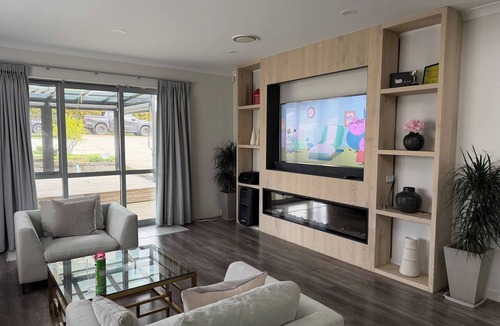 Auckland House | Private wonderful 6 Bedroom House in Flatbush
